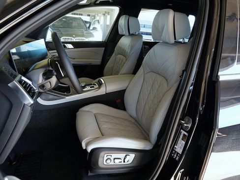 Used 2026 BMW X7 xDrive40i w/ Premium Package image 11