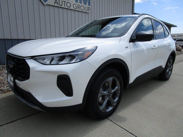 Used 2026 Ford Escape ST-Line w/ Cold Weather Package AWD/4WD image 1