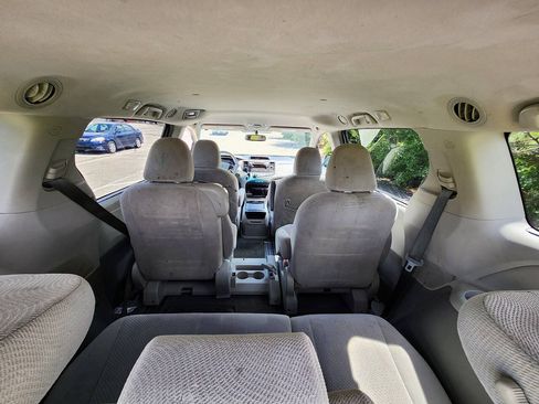 Used 2014 Toyota Sienna LE FWD image 10
