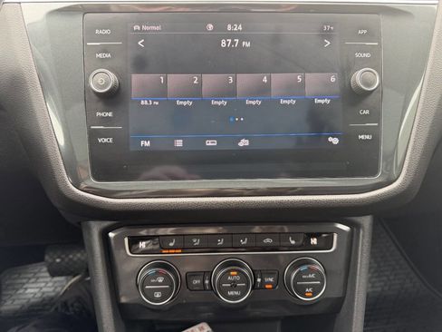 Used 2020 Volkswagen Tiguan SE w/ Panoramic Sunroof Package image 33