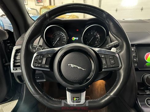 Used 2018 Jaguar F-TYPE R image 30