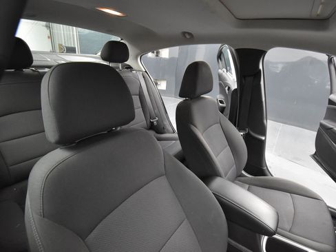 Used 2018 Chevrolet Cruze LT image 17