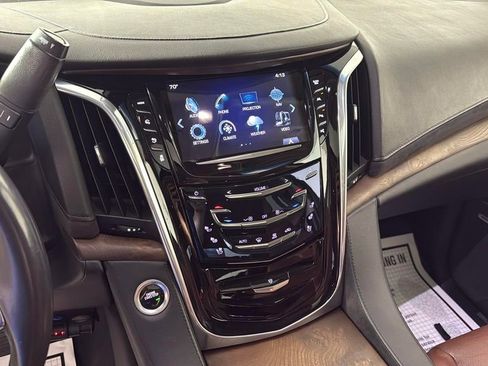 Used 2019 Cadillac Escalade Premium Luxury RWD image 21