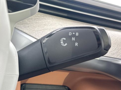 Used 2025 Volkswagen ID. Buzz 1st Edition image 27