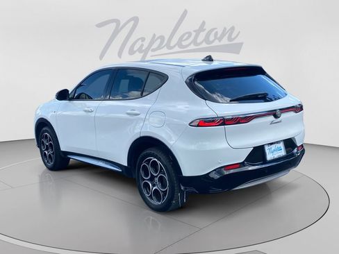 Used 2024 Alfa Romeo Tonale Ti w/ Premium Interior Package AWD/4WD image 3