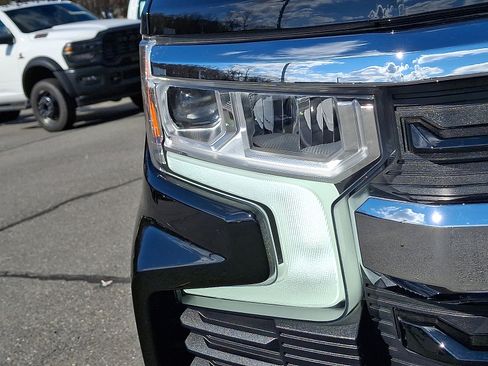 Used 2023 Chevrolet Silverado 1500 LT image 9