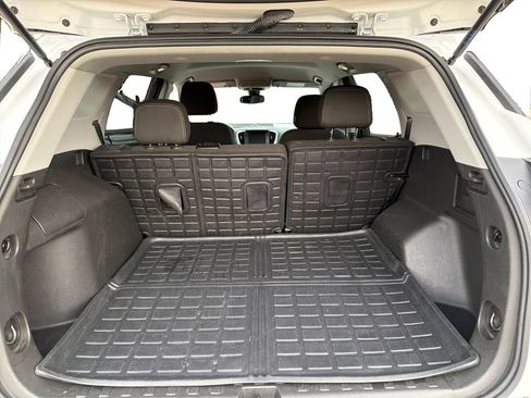 Used 2022 GMC Terrain SLE w/ Driver Convenience Package FWD image 13