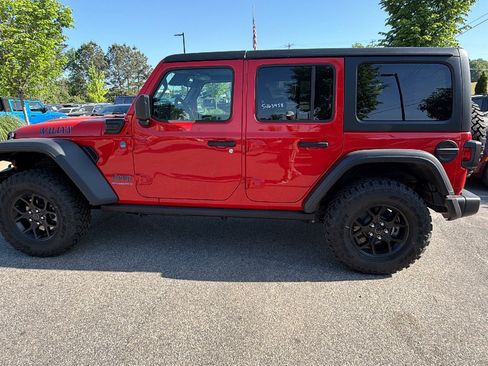 Used 2025 Jeep Wrangler Willys AWD/4WD image 11