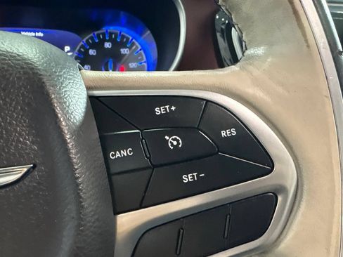 Used 2020 Chrysler Pacifica Limited FWD image 25
