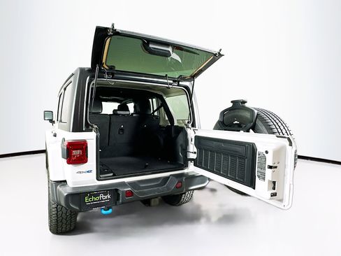 Used 2023 Jeep Wrangler Sahara w/ Cold Weather Group image 28