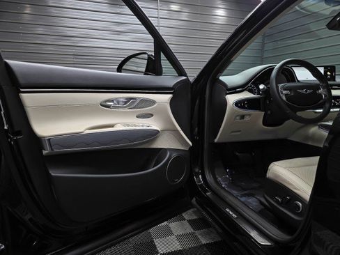 Used 2023 Genesis GV70 2.5T w/ Advanced Package AWD/4WD image 35