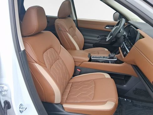 Used 2026 Nissan Pathfinder Platinum w/ Cargo Package FWD image 26