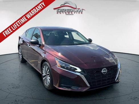 Used 2024 Nissan Altima 2.5 SV FWD image 1