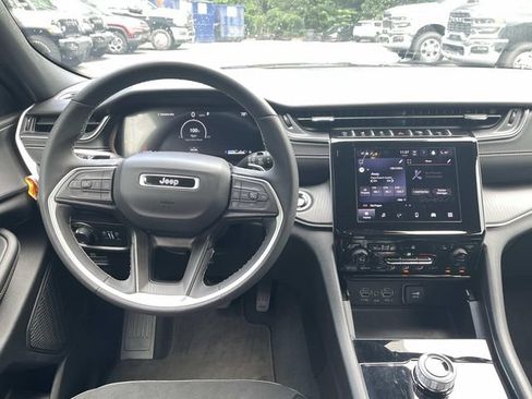 Certified 2024 Jeep Grand Cherokee Altitude AWD/4WD image 13
