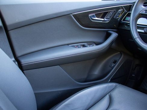 Used 2025 Audi Q7 3.0T Premium Plus image 19