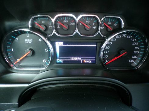 Used 2018 Chevrolet Suburban LT image 16