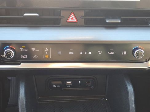 Used 2024 Kia Sportage EX image 8