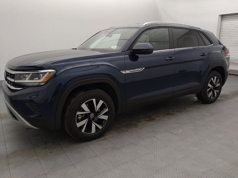 Used 2023 Volkswagen Atlas Cross Sport SE image 2