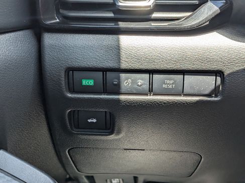 Used 2024 Nissan Sentra SV FWD image 23