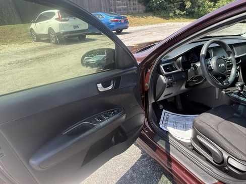 Used 2020 Kia Optima LX image 16