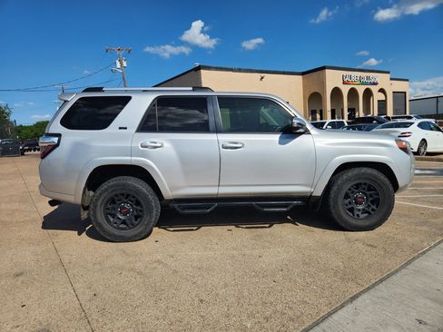 Used 2021 Toyota 4Runner SR5 Premium w/ Moonroof Package RWD image 4