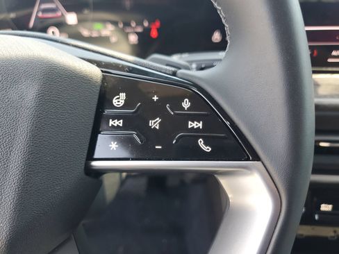 Used 2025 Audi Q5 Premium w/ Convenience Package AWD/4WD image 24