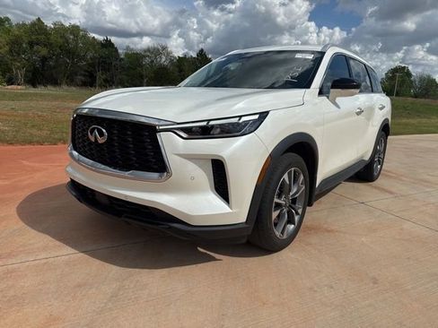 Used 2023 INFINITI QX60 Luxe w/ Vision Package image 2