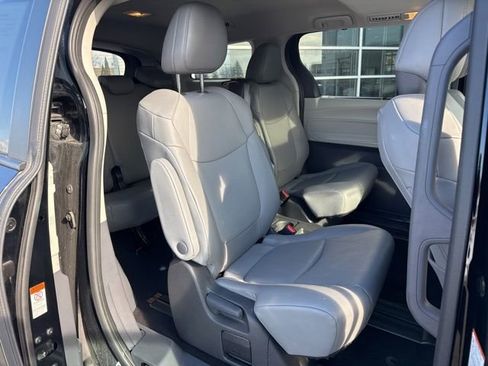 Used 2024 Toyota Sienna XLE image 26