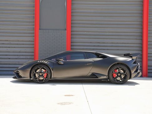 Used 2021 Lamborghini Huracan EVO RWD image 10