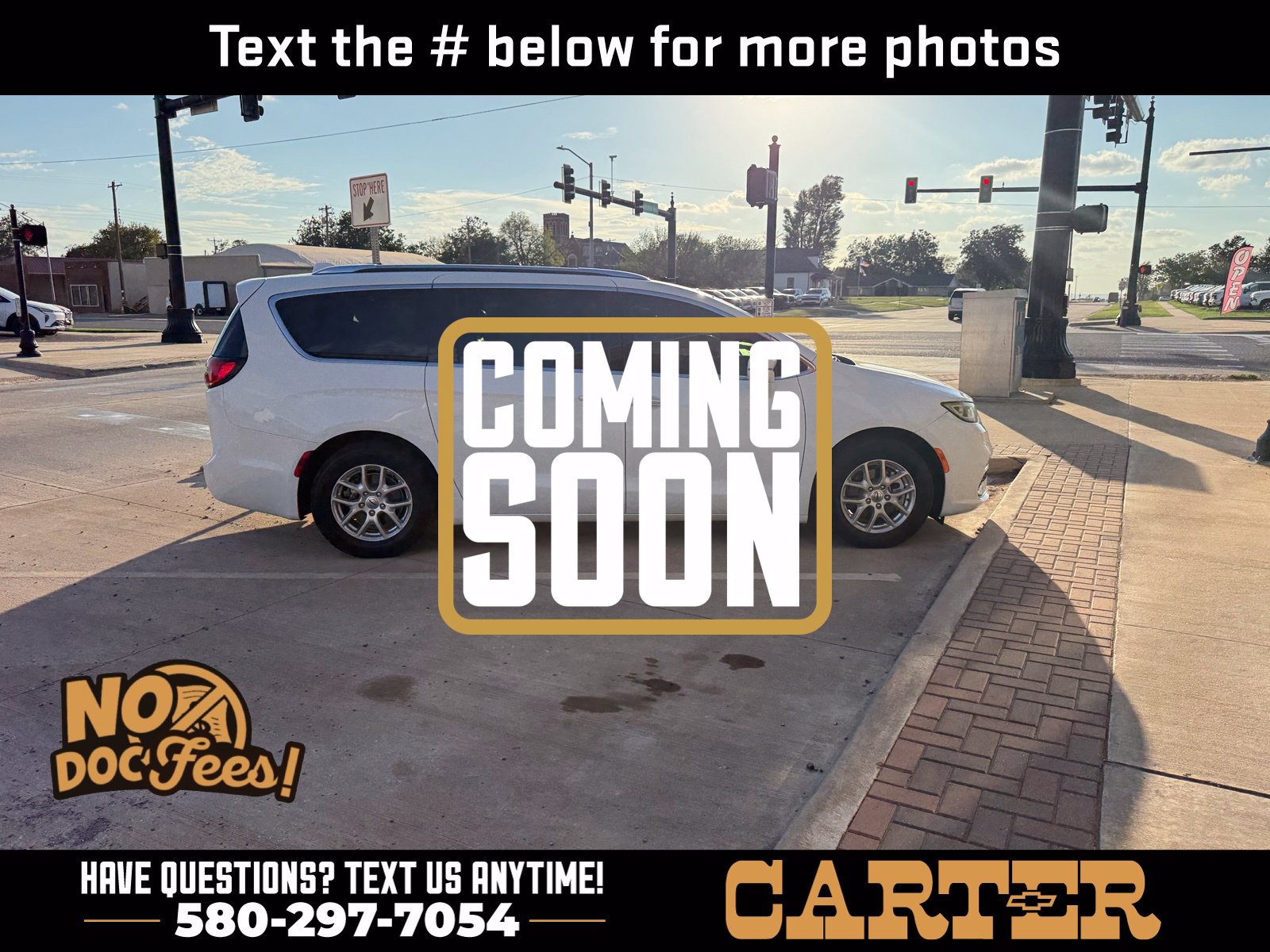 Used 2021 Chrysler Pacifica Touring-L FWD image 1
