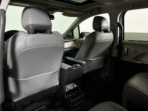 Certified 2023 Toyota Sienna Limited image 24