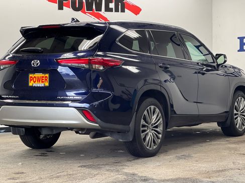 Used 2022 Toyota Highlander Platinum image 3