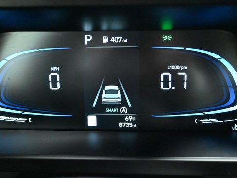 Used 2025 Hyundai Elantra SE image 19