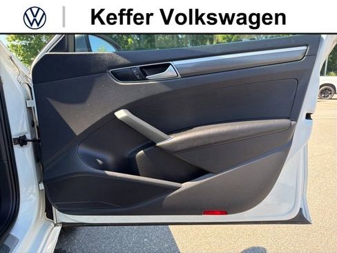 Used 2016 Volkswagen Passat 1.8T R-Line FWD image 31