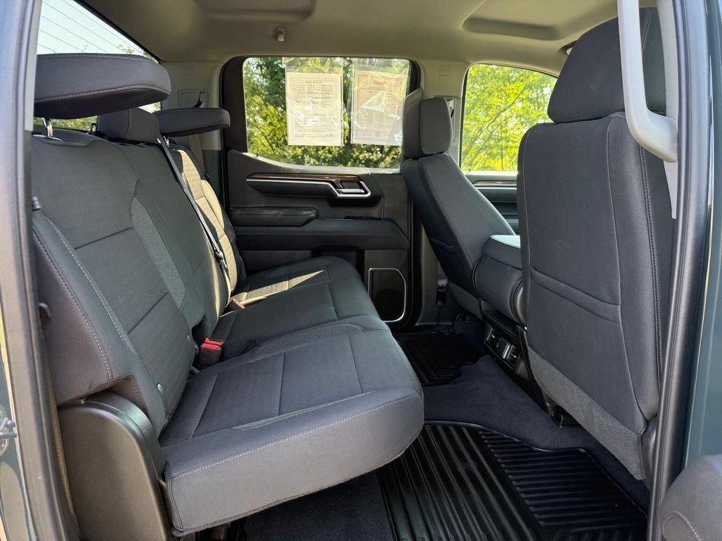 Used 2026 Chevrolet Silverado 1500 LT AWD/4WD image 16
