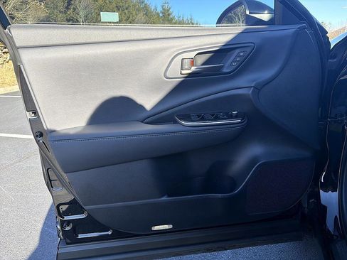 Certified 2025 Toyota Crown Signia w/ Advanced Technology Package image 9