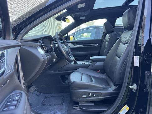 Used 2025 Cadillac XT6 Premium Luxury image 24