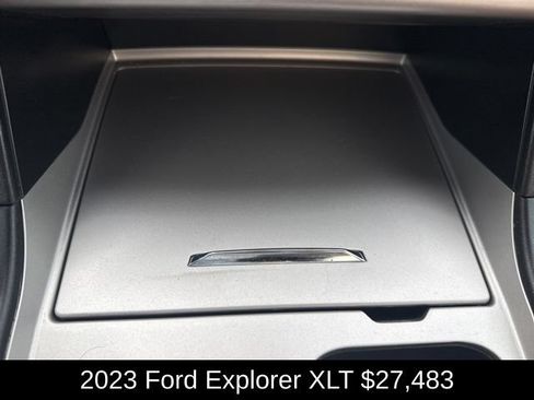 Used 2023 Ford Explorer XLT AWD/4WD image 20