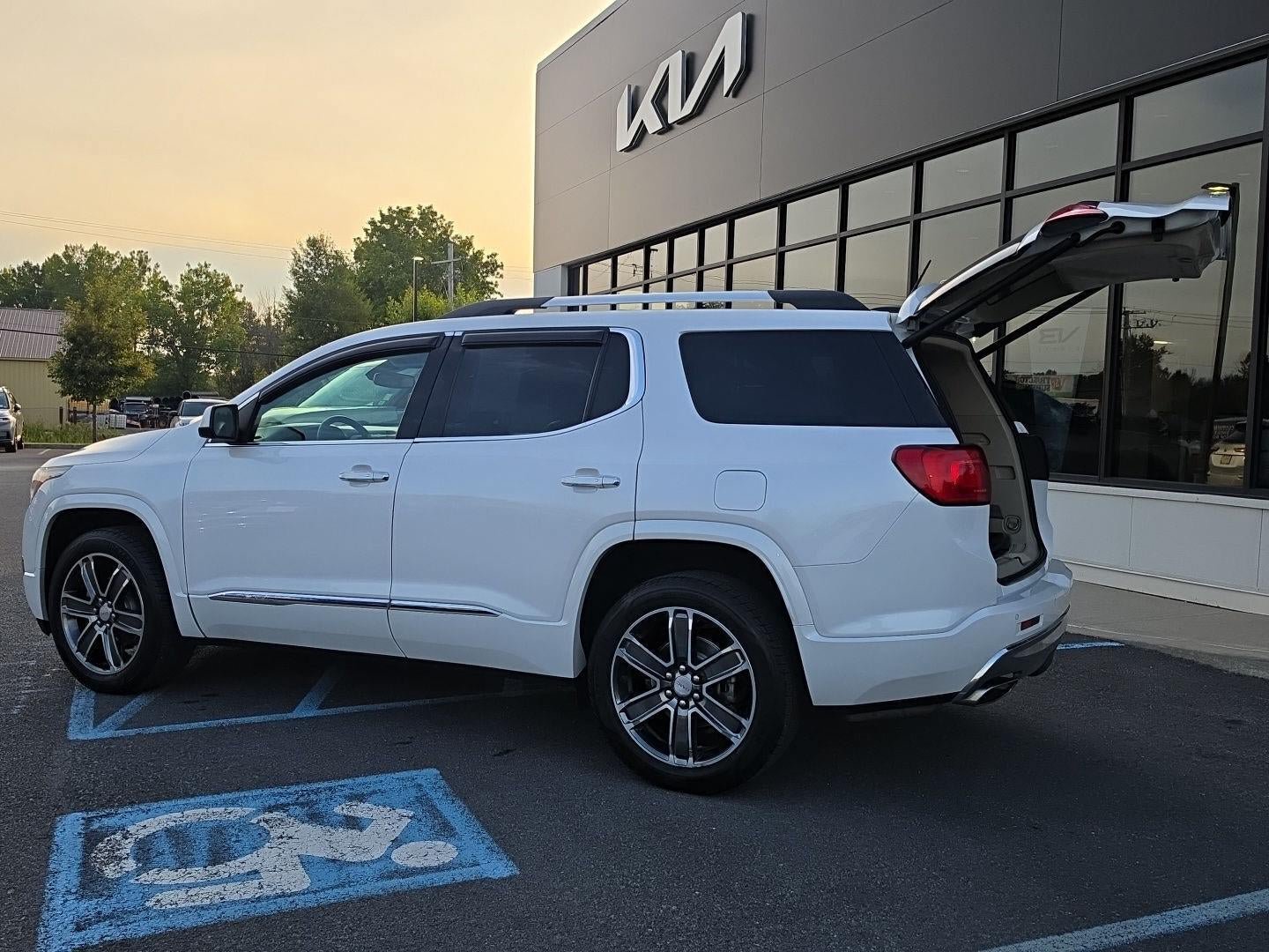 Used 2019 GMC Acadia Denali w/ Technology Package AWD/4WD image 5