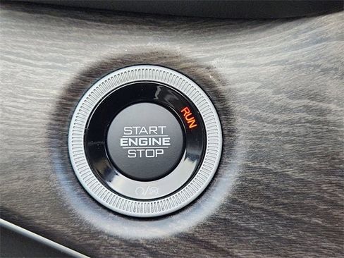 Used 2023 Jeep Grand Cherokee L Limited w/ Luxury Tech Group II image 17