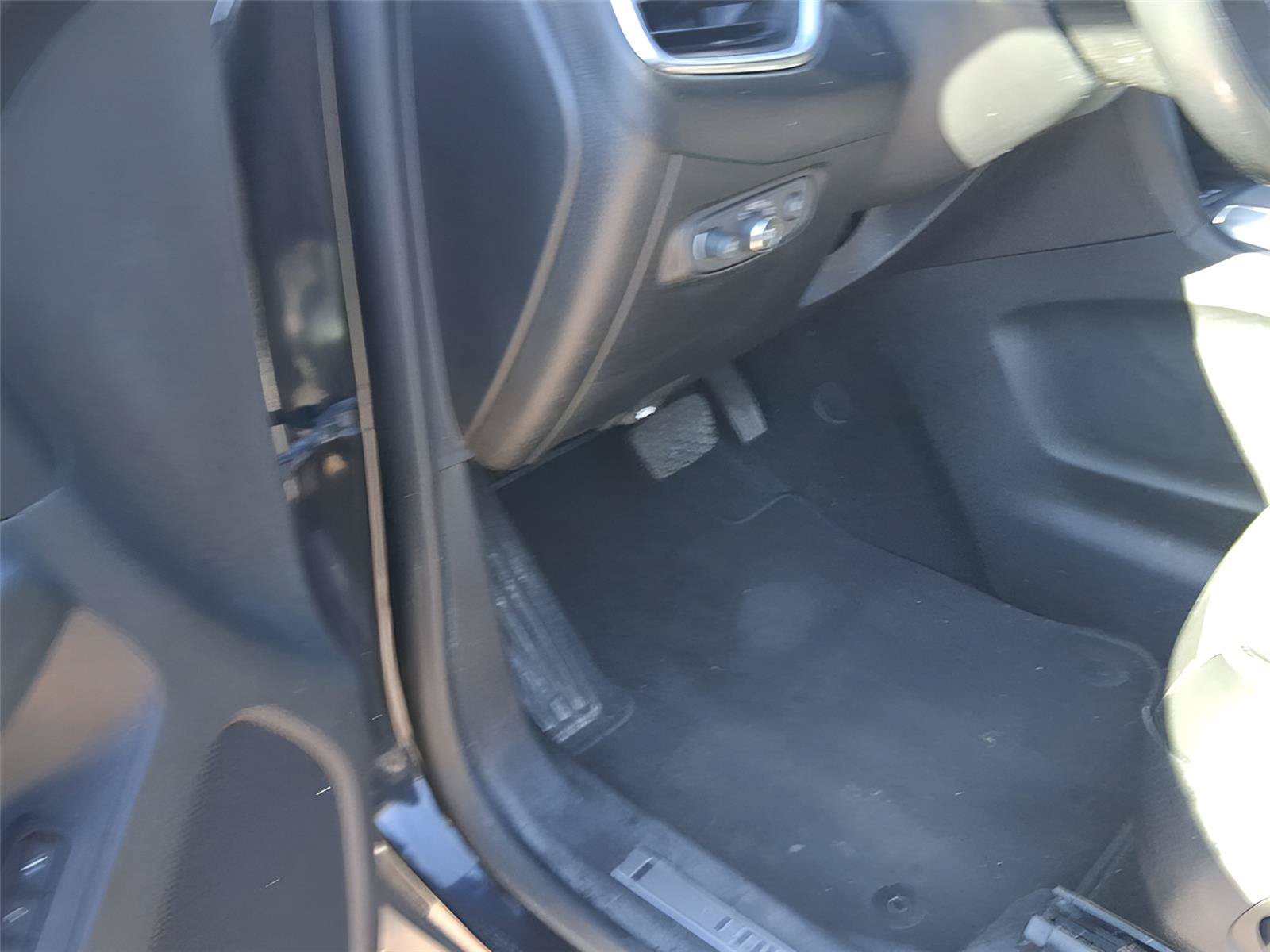 Used 2018 Chevrolet Equinox Premier FWD image 10