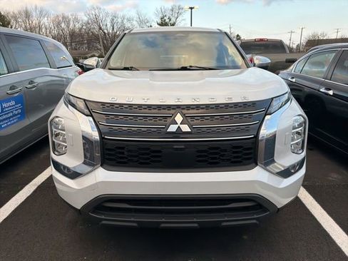 Used 2022 Mitsubishi Outlander ES image 5