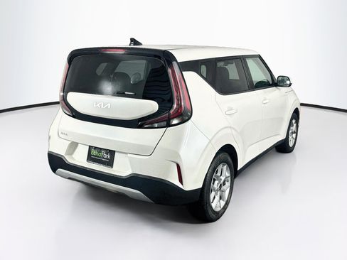 Used 2025 Kia Soul LX w/ LX Technology Package FWD image 9