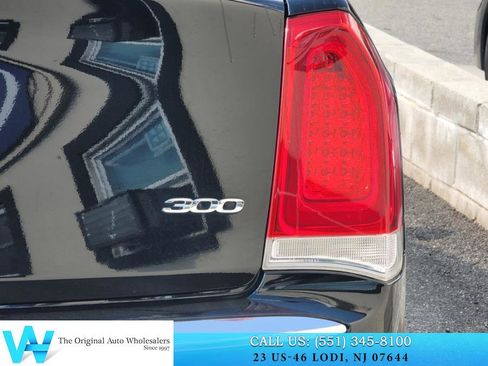Used 2018 Chrysler 300 Limited image 15