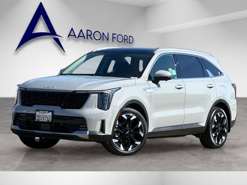 Used 2025 Kia Sorento SX FWD image 2