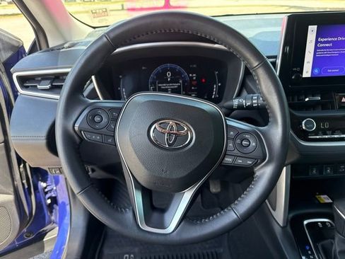 Used 2023 Toyota Corolla Cross XLE w/ Convenience Package FWD image 28