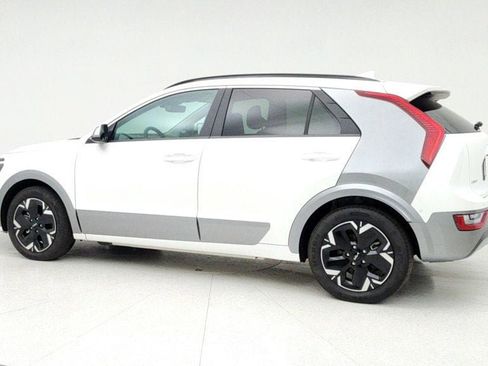 Used 2024 Kia Niro Wave w/ Wave Preserve Package image 7