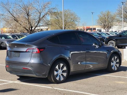 Used 2021 Tesla Model Y Long Range image 4