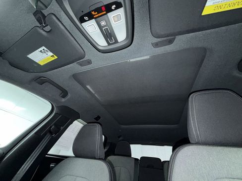 Used 2025 Volvo XC40 B5 Core image 6