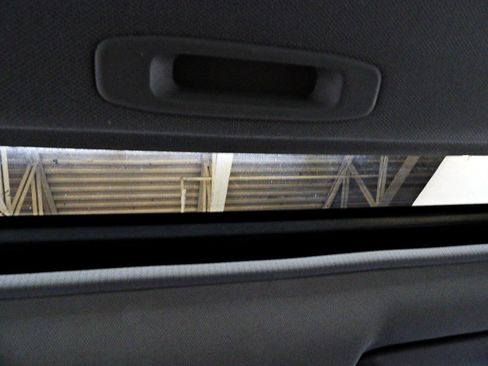 Used 2015 Toyota Camry XLE w/ Moonroof Package FWD image 18